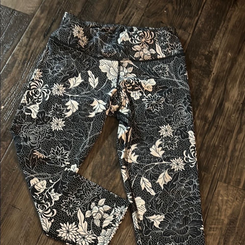 Onzie Black and White Floral Leggings